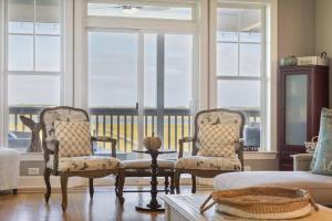 616 E Erie Driftwood Marsh and River Views Private Pool