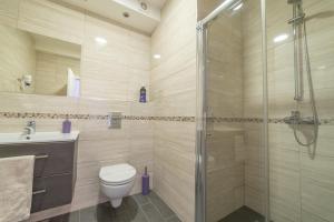 Apartmani D & J with Heated Pool & Stunning Sea View