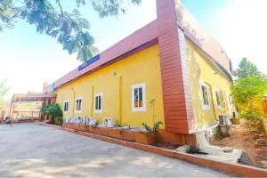 FabExpress Airport Stay Inn - Nr Hyderabad Airport - Mahisama