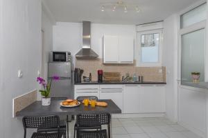 Appart calme avec parking, proche place Ney