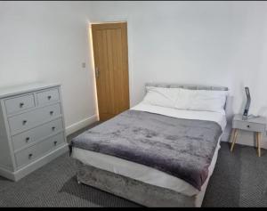 Cheerful 4 bedroom close to Uclan, Preston City Center
