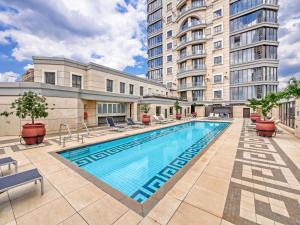 Apartment at Michelangelo Towers