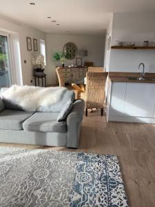 Spacious Studio Cabin with Sea and Downs views in Seaford with own garden