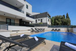 Villa Ankora 2 with heated pool