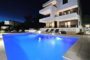 Villa Ankora 2 with heated pool