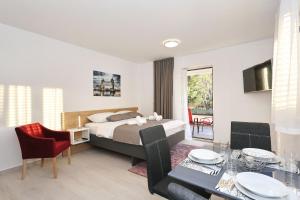 Villa Ankora 2 with heated pool