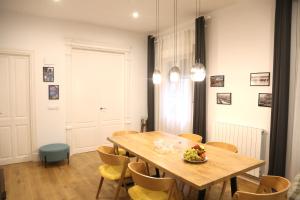 PISO EXCLUSIVO FRENTE AL CASCO VIEJO CON PARKING GRATIs