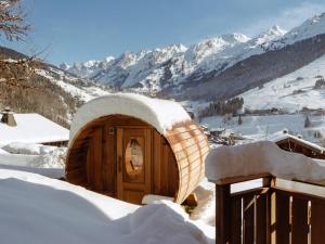Chalets Chalet 5***** avec spa, sauna et hammam, proche pistes, pour 10 pers. a La Clusaz - FR-1-304-282 : photos des chambres