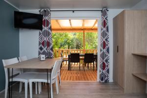 Campings CAMPING LES OURMES : Mobile Home