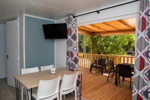 Campings CAMPING LES OURMES : Mobile Home