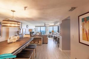 "SHERWIN" Upscale Oceanview Condominium 1707