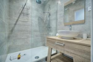 Upstays Carré d Or 70m Apartment