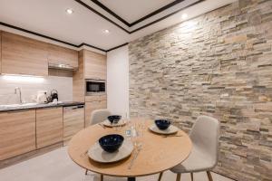 Chaleureux plein centre ville et proche du Lac