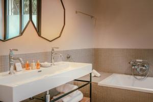 Hotels Ermitage de l'Oasis & Spa - Cannes Mandelieu : photos des chambres