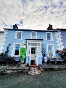 Arvonia sleeps 7, sea views, dog friendly