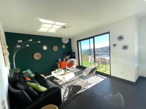 Appartements Residence Costa Vermella, vue mer et montagne au calme : photos des chambres
