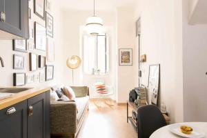 Charming Lisbon Home with Terrace St Amaro - Appartements, Lisbonne