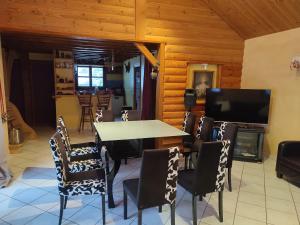 Chalets Les 3 Petits Cochons Chalet Puy Saint Vincent Village : photos des chambres