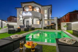 Complex Villa White