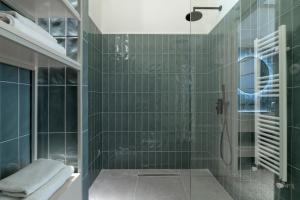 An Outstanding 3 bdrm Apartment in the Heart of Athens