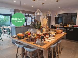 Hotels Campanile Orange Centre sortie 21 sur A7 A9 : photos des chambres