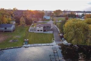 Chemong Lake Waterfront Cottage☆privateboatlaunch
