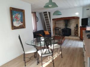 Maisons de vacances Sejournez au coeur du Perigord - La P'tite Maison, gite de charme a Carlux, pres de Sarlat : photos des chambres