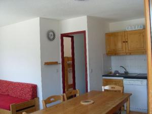 Appartements Appartement Valfrejus, 2 pieces, 8 personnes - FR-1-265-194 : photos des chambres