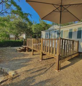 Campings Camping Caramany, Lac a proximite - Cabanes perchees - Mobil-homes - Emplacements nus pour camping-cars, tentes, caravanes : photos des chambres