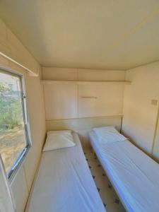 Campings Camping Caramany, Lac a proximite - Cabanes perchees - Mobil-homes - Emplacements nus pour camping-cars, tentes, caravanes : photos des chambres