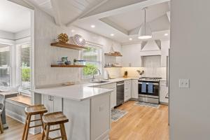 Butter Side Up Cottage - 516 Beach Drive