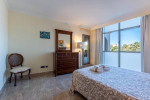 797 HOLIDAY RENTALS - BELLAGIO- Elegante piso para 6 a 1 min de la playa, con piscina interior y exterior, SPA con jacuzzi