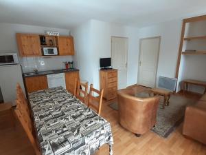 Spacieux appartement 4 pièces pour 8 pers, au cœur de la station, proche télécabine et commerces - FR-1-265-64