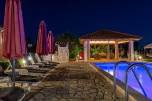 House vacation with pool,three rooms,near Šibenik