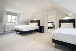 THE WHITE HOUSE AT MULLANS BAY