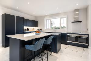 THE WHITE HOUSE AT MULLANS BAY