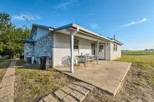 9 Mi to Belton Lake Home with Fire Pit and Patio - Troy