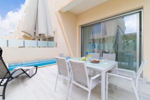 Modern villa with pool jacuzzi and sea view