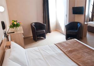 Hotels Hotel des Pyrenees : photos des chambres