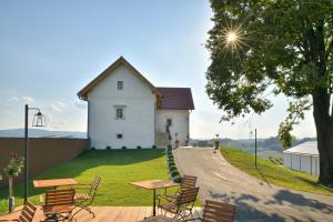 Hisa 1624 - Adults Only