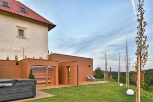 Hisa 1624 - Adults Only