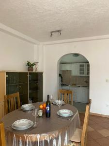 Apartments with parking space Sutivan, Brac - 2846