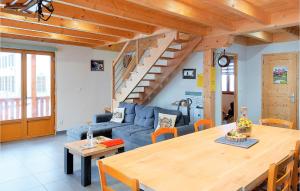 Maisons de vacances 3 Bedroom Pet Friendly Home In La Longeville : photos des chambres