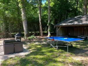 Gîte de charme près du Zoo de Thoiry, jardin clos, tout inclus, wifi, idéal famille. - FR-1-527-6