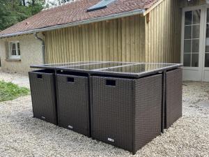 Gîte de charme près du Zoo de Thoiry, jardin clos, tout inclus, wifi, idéal famille. - FR-1-527-6