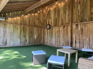 Gîte de charme près du Zoo de Thoiry, jardin clos, tout inclus, wifi, idéal famille. - FR-1-527-6