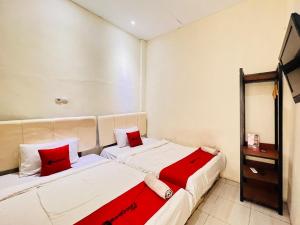 RedDoorz near Alun Alun Sidoarjo