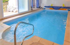 Maisons de vacances Beautiful Home In Ver-sur-mer With Indoor Swimming Pool, Wifi And Swimming Pool : photos des chambres