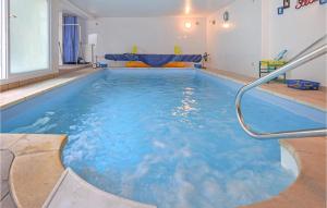 Maisons de vacances Beautiful Home In Ver-sur-mer With Indoor Swimming Pool, Wifi And Swimming Pool : photos des chambres