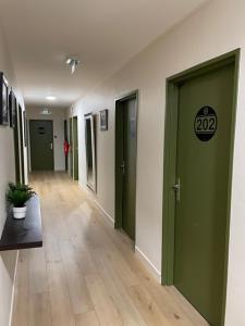 Hotels Cit'Hotel Le Chene Vert : photos des chambres